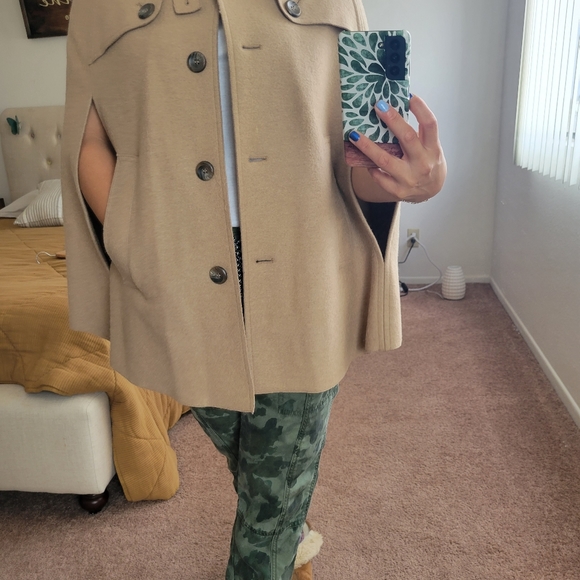 Beautiful Wool & Alpaca Cape - Picture 6 of 8